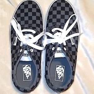 NEW! Youth VANS sz 3